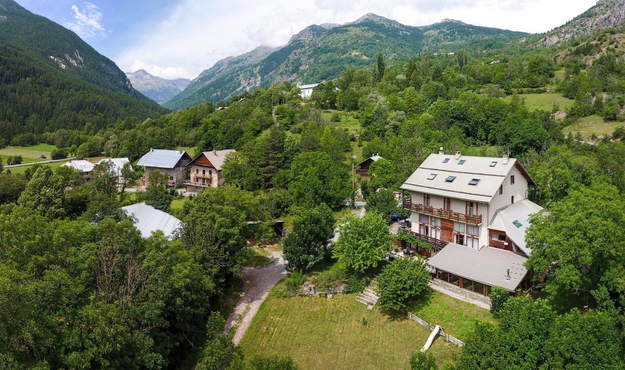 Hotel Restaurant Gites Les 5 Saisons Freissinieres Dış mekan fotoğraf