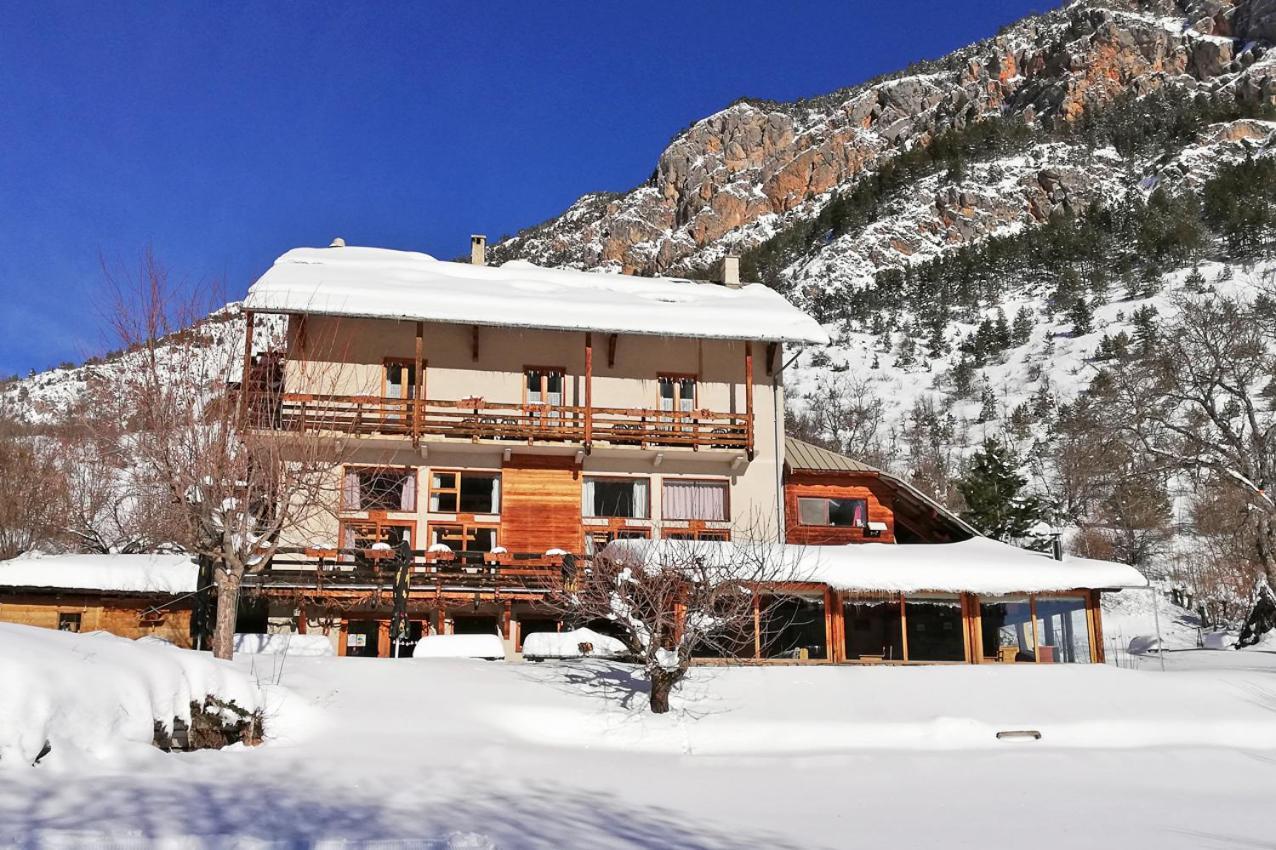 Hotel Restaurant Gites Les 5 Saisons Freissinieres Dış mekan fotoğraf