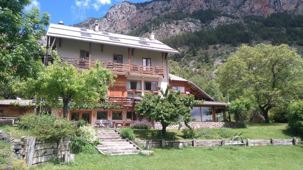 Hotel Restaurant Gites Les 5 Saisons Freissinieres Dış mekan fotoğraf