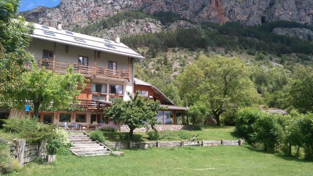 Hotel Restaurant Gites Les 5 Saisons Freissinieres Dış mekan fotoğraf
